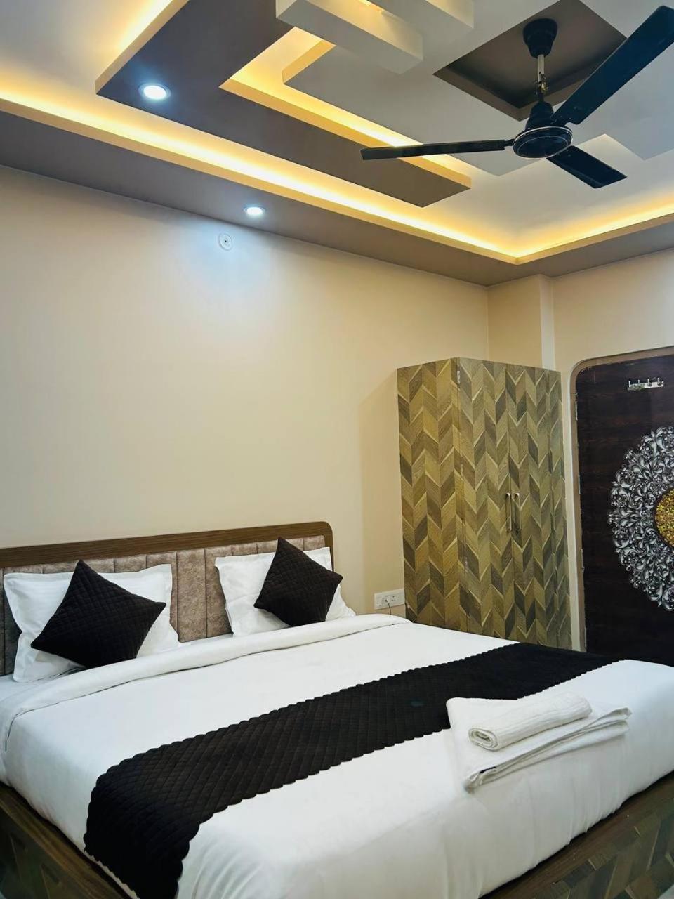 Hotel The Pushpraj Varanasi Exterior photo